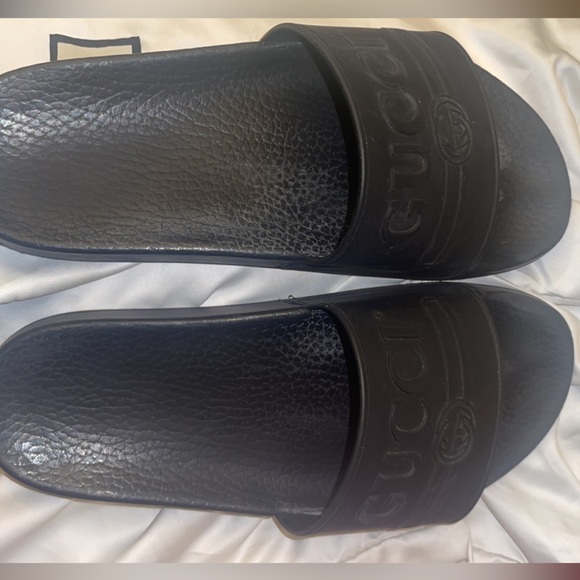 GUCCI Rubber Logo Slide Sandals - Picture 9 of 9